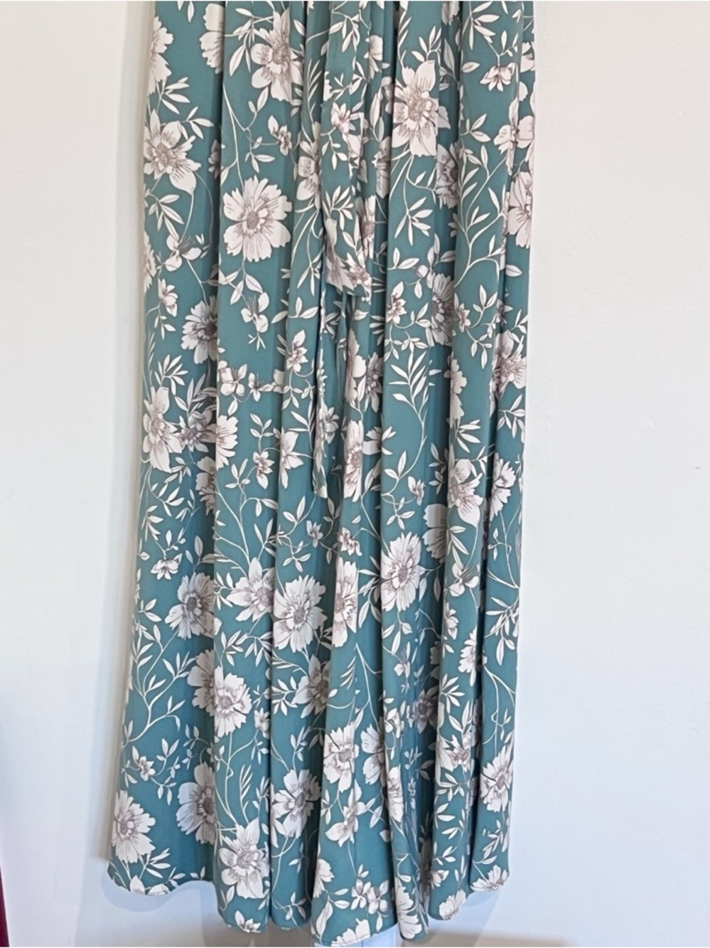 EUC Gal Meets Glam Collection Shannon Pleat Neck Floral Maxi Dress - Picture 6 of 12